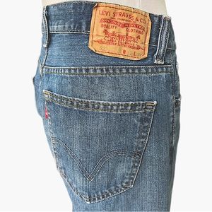 Men’s Levi’s 527 Boot Cut, Med wash, five pocket design 32 x34, Dated 2011 ,